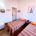 Domus Henricus -threeroom In 400 Meters From The Sea