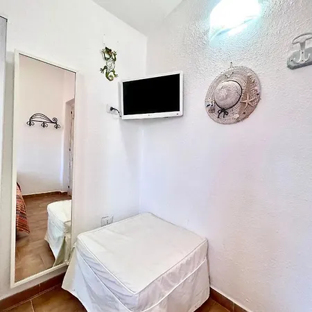 Domus Henricus -threeroom In 400 Meters From The Sea Apartment *