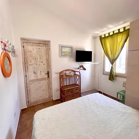 Apartment Domus Henricus -threeroom In 400 Meters From The Sea Porto Pollo